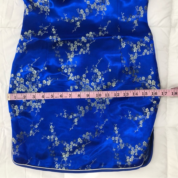 Traditional Chinese Dress - Picture 5 of 8